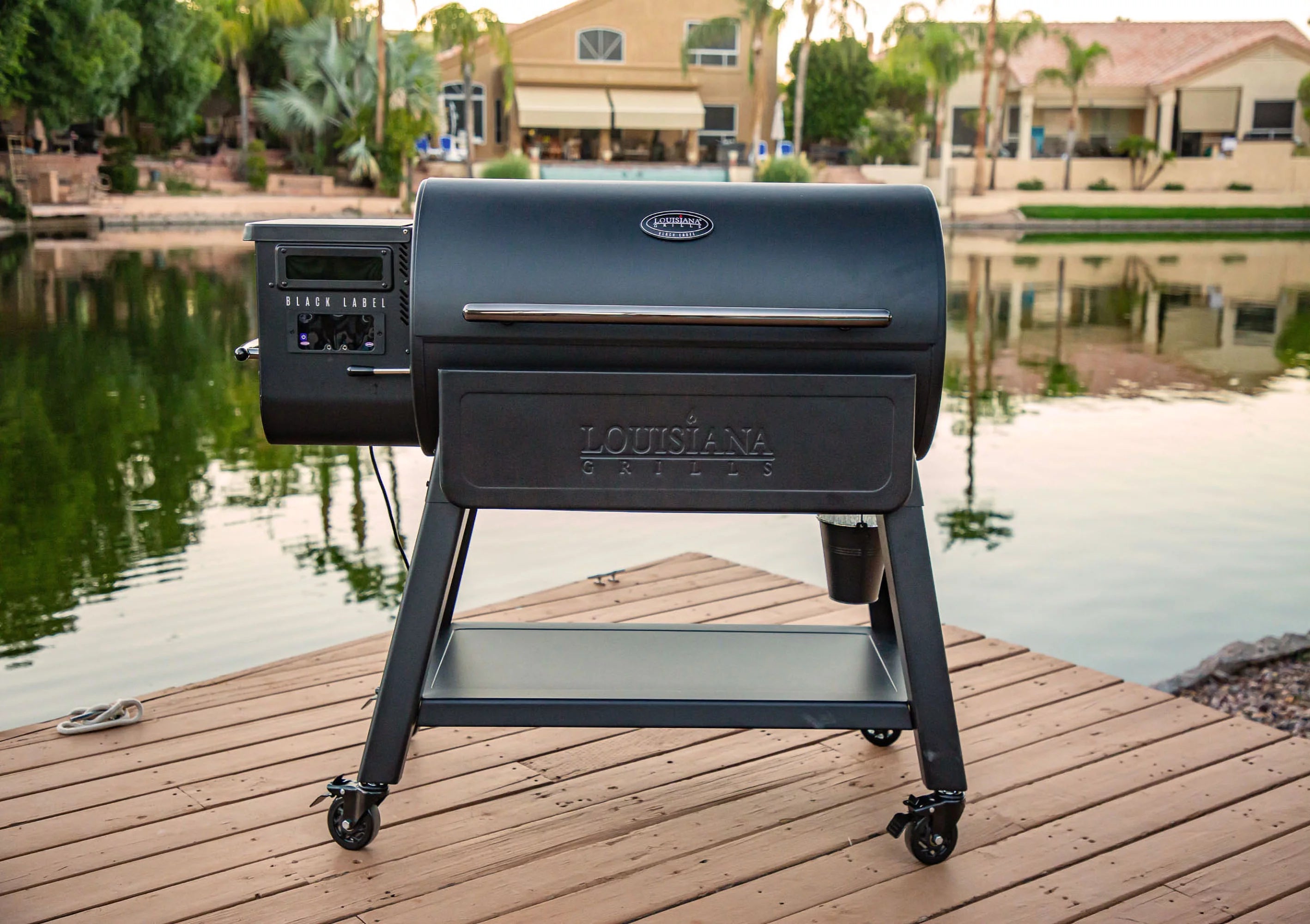 Louisiana Grills 1000 Black Label Series Pellet Grill with Wi-Fi&reg; and Bluetooth&reg;