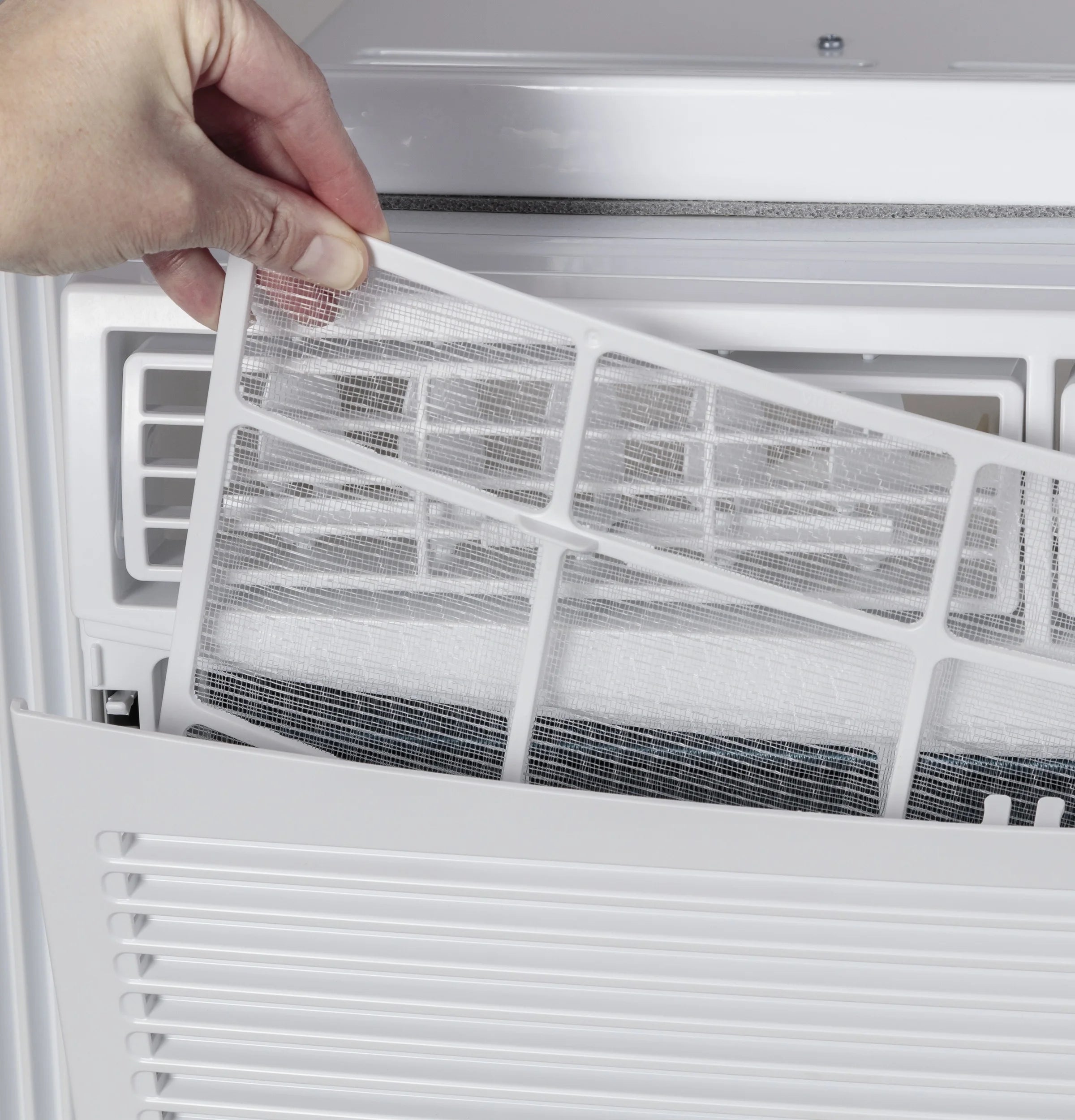 GE Appliances 12,000 BTU 115-Volt Window Air Conditioner with Wi-Fi and Eco Mode for Large Rooms, White, AEG12AZE